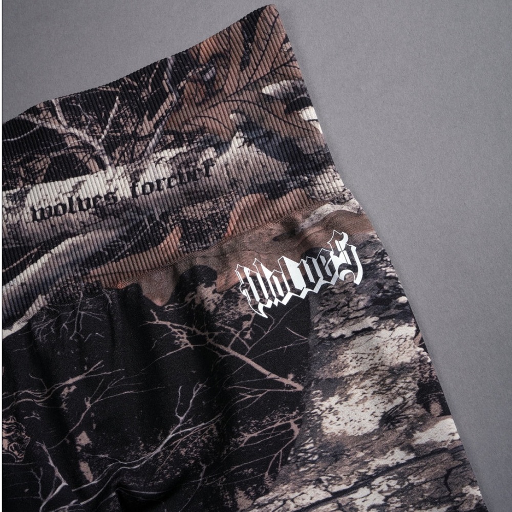 OUR PASSION "EVERSON SEAMLESS" SCRUNCH LEGGINGS IN DARC BROWN WOODLAND CAMO - Picture 6 of 12